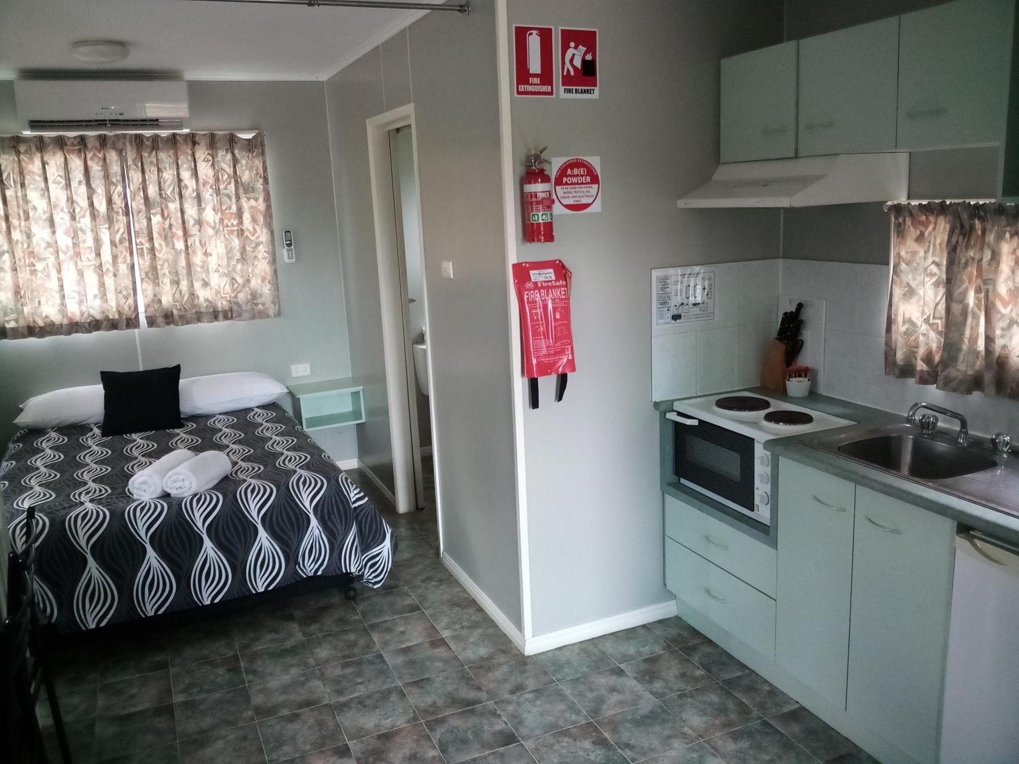 Bushchooks Travellers Village Bororen ห้อง รูปภาพ